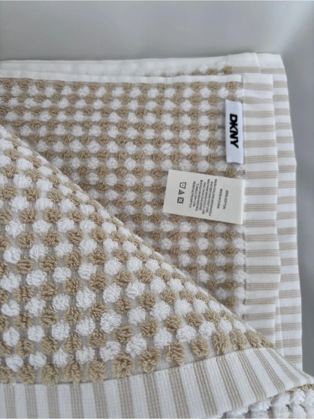 NWT 2Pc DKNY Beige White Gingham Checkerboard Check Bath Towels Soft 100% Cotton